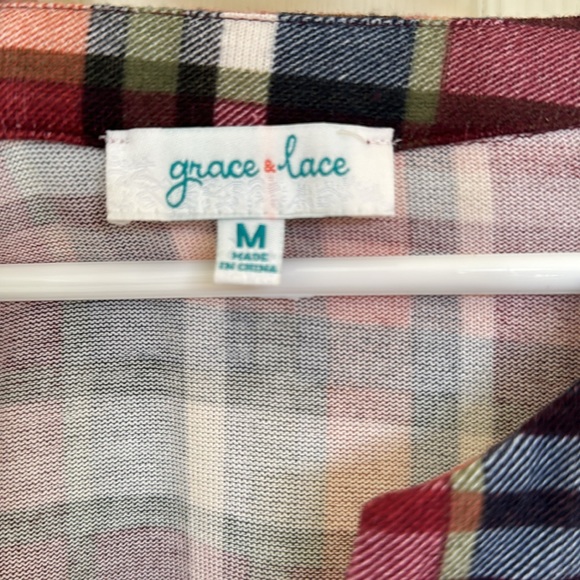 NWOT Plaid Loose fit top Blouse Size Medium - Picture 4 of 9